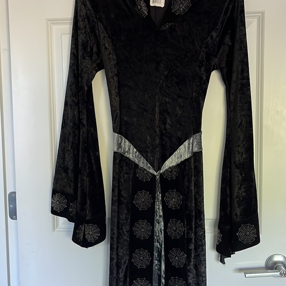 🕷️ WITCH CLOAK/COSTUME 💀 WOMEN’S MEDIUM 👻🎃VELVETY - Picture 3 of 15